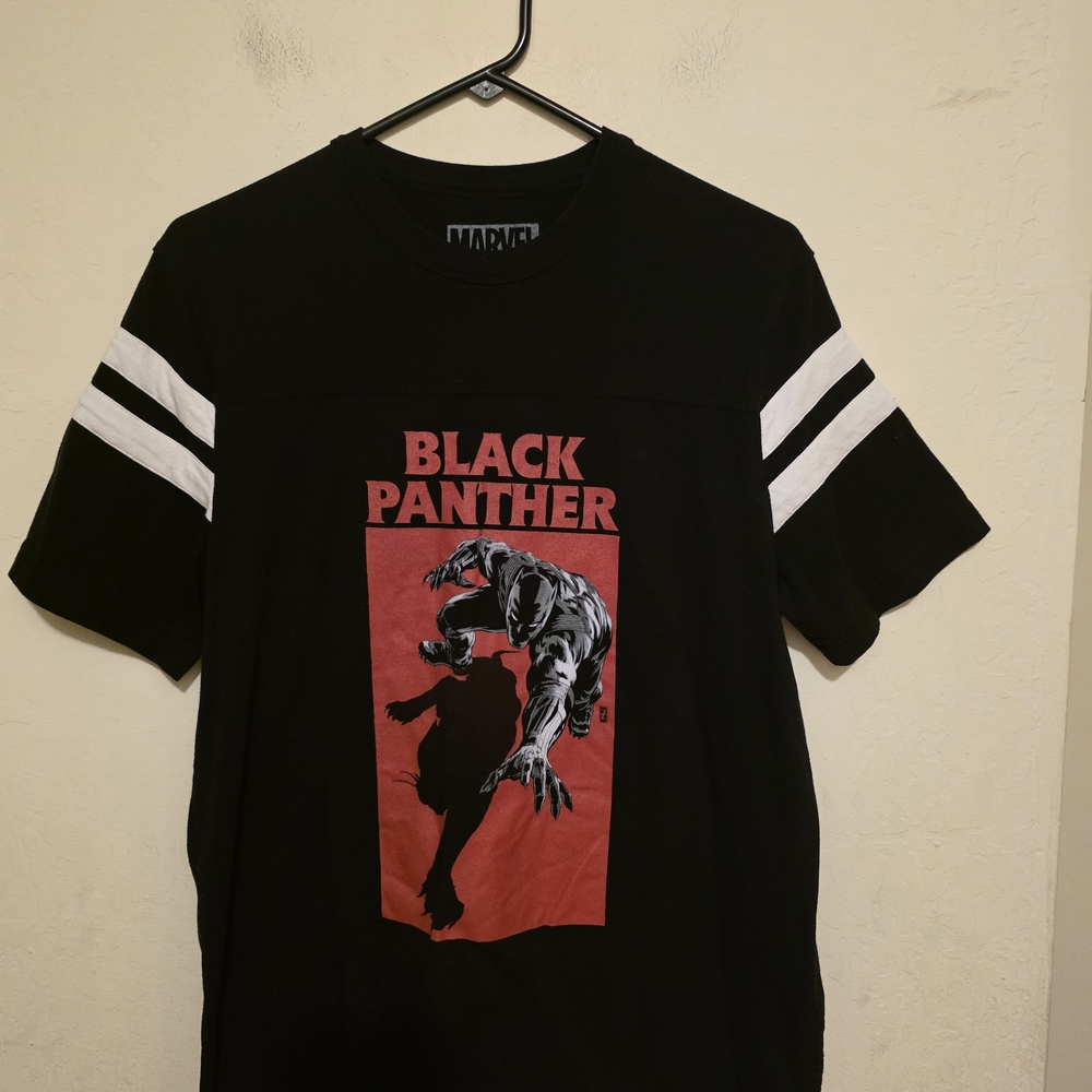 Marvel Black Panther Short Sleeve Shirt  Black and Red Size Large